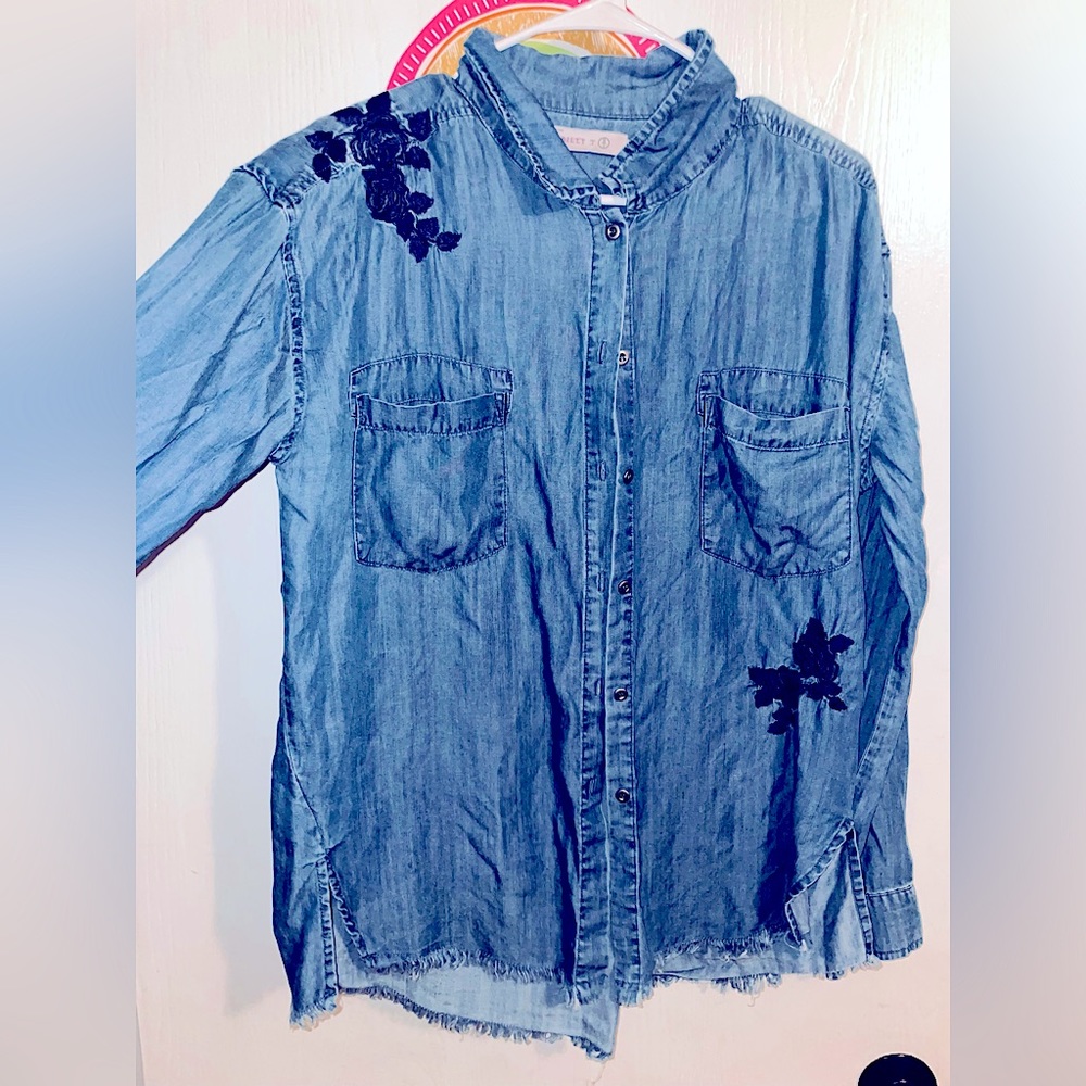 BILLY T Chambray Embroidered Floral Frayed Hem Long Sleeve Button Blouse Top